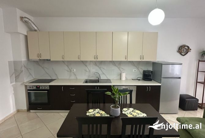 Shtepi me qera Apartament ne Tirane, 2+1, Mobilimi E mobiluar, Pagesa 600  Euro.