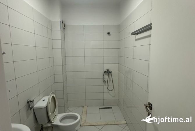 Shtepi me qera Apartament ne Tirane, 2+1, Mobilimi E mobiluar, Pagesa 600  Euro.
