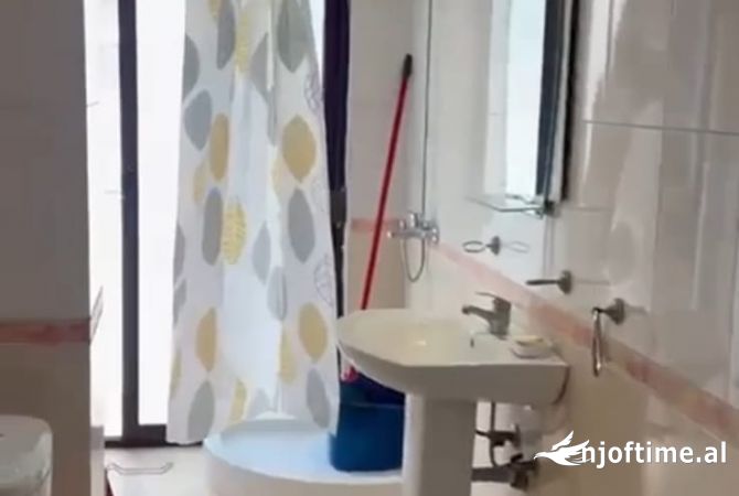 Shtepi me qera Apartament ne Tirane, 2+1, Mobilimi E mobiluar, Pagesa 500  Euro.