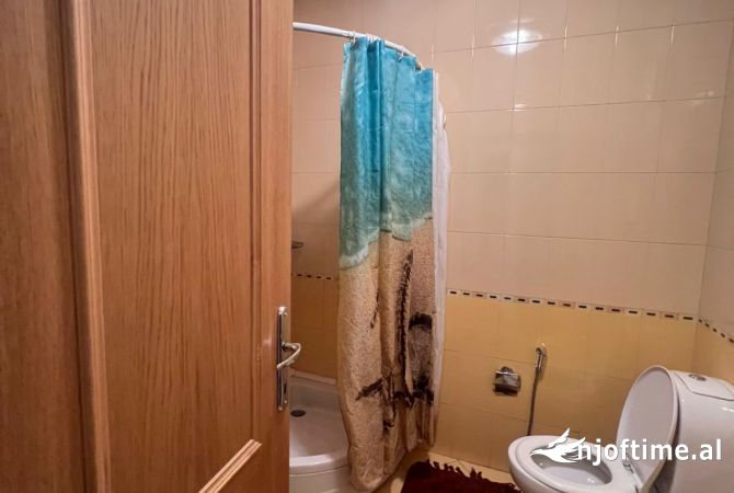 Shtepi me qera Apartament ne Tirane, 3+1, Mobilimi E mobiluar, Pagesa 1,000  Euro.