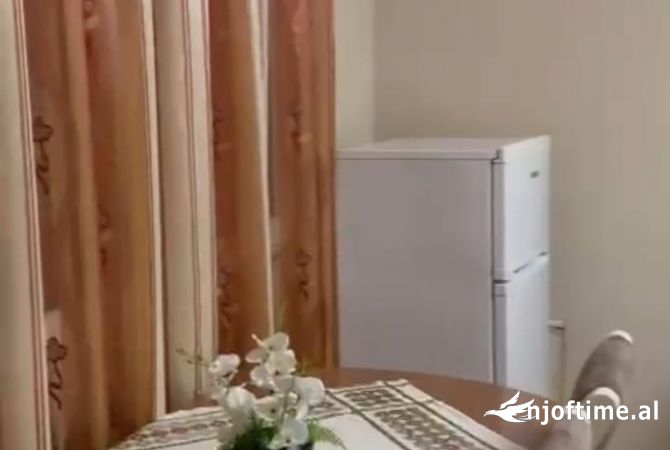 Shtepi me qera Shtepi Private ne Tirane, 1+1, Mobilimi E mobiluar, Pagesa 400  Euro.