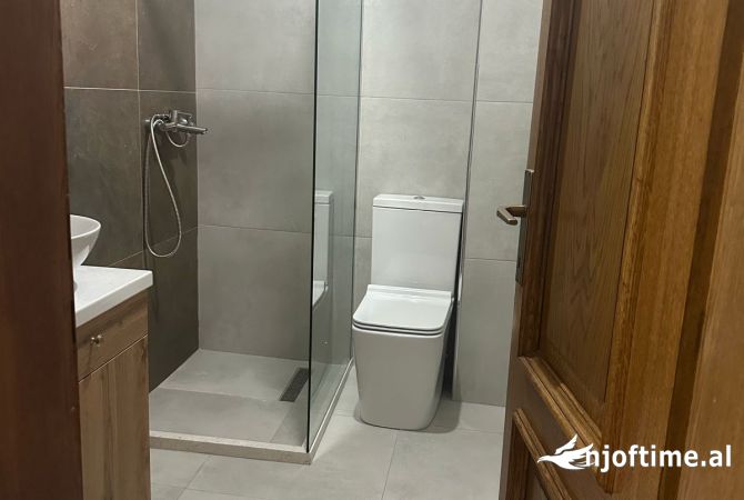 Shtepi me qera Apartament ne Tirane, 2+1, Mobilimi E mobiluar, Pagesa 700  Euro.
