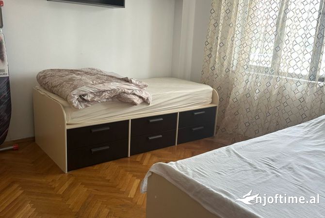 Shtepi me qera Apartament ne Tirane, 2+1, Mobilimi E mobiluar, Pagesa 700  Euro.