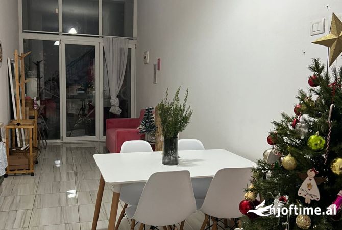 Shtepi ne shitje Duplex(shtepi me 2 kate) ne Tirane, 1+1, Mobilimi E mobiluar, Pagesa 78,000  Euro.