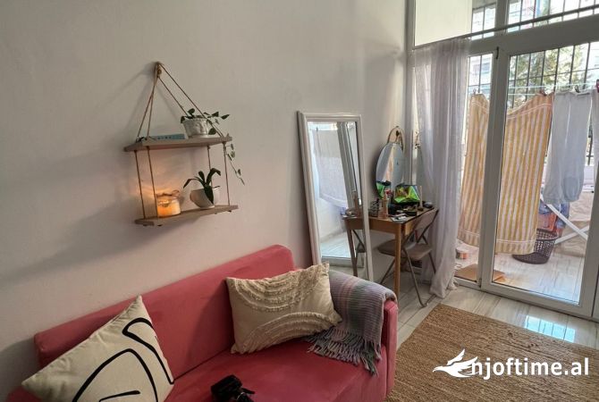 Shtepi ne shitje Duplex(shtepi me 2 kate) ne Tirane, 1+1, Mobilimi E mobiluar, Pagesa 78,000  Euro.