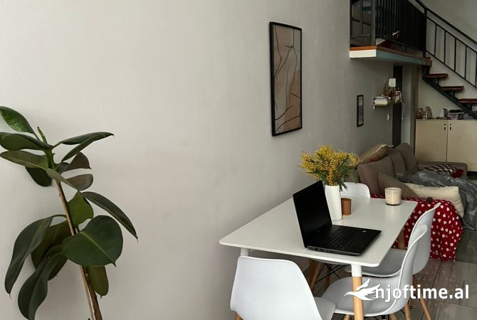 Shtepi ne shitje Duplex(shtepi me 2 kate) ne Tirane, 1+1, Mobilimi E mobiluar, Pagesa 78,000  Euro.