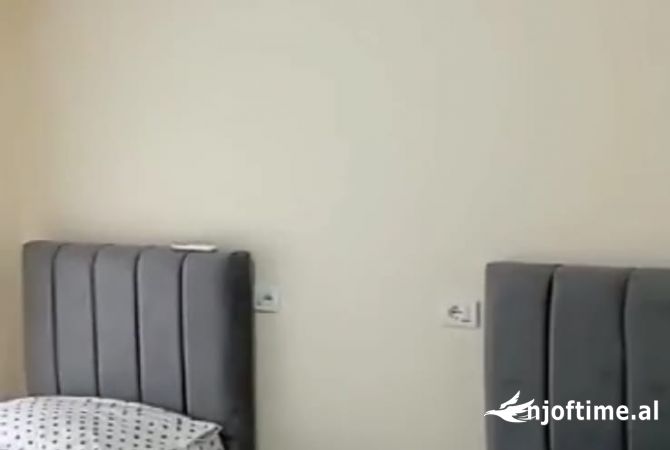 Shtepi ne shitje Apartament ne Tirane, 2+1, Mobilimi E mobiluar, Pagesa 180,000  Euro.