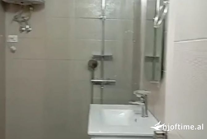 Shtepi ne shitje Apartament ne Tirane, 2+1, Mobilimi E mobiluar, Pagesa 180,000  Euro.