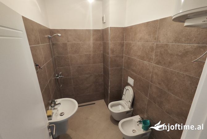 Shtepi me qera Apartament ne Tirane, 2+1, Mobilimi E mobiluar, Pagesa 550  Euro.