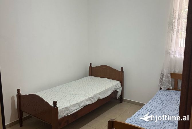 Shtepi me qera Shtepi Private ne Tirane, 1+1, Mobilimi E mobiluar, Pagesa 300  Euro.