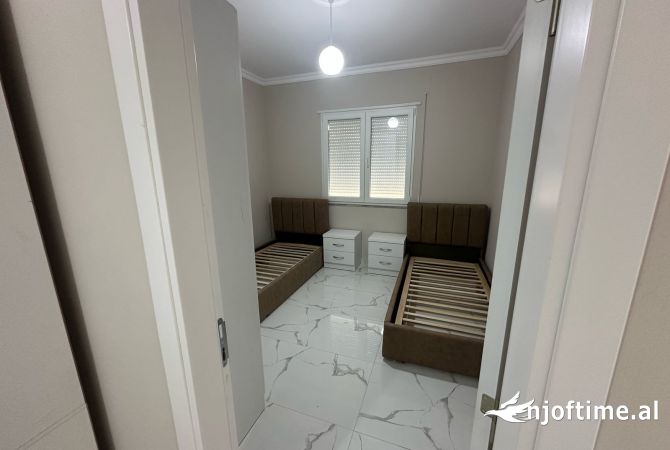Shtepi me qera Apartament ne Tirane, 2+1, Mobilimi E mobiluar, Pagesa 400  Euro.