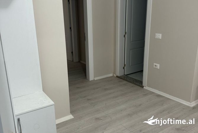 Shtepi me qera Apartament ne Tirane, 2+1, Mobilimi E mobiluar, Pagesa 400  Euro.
