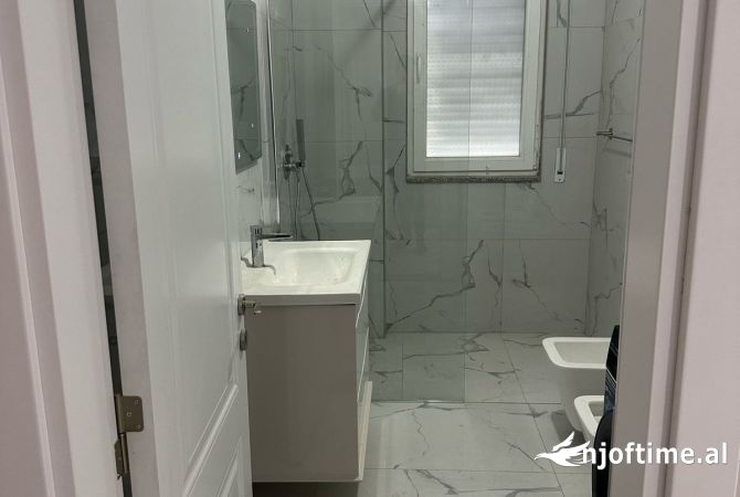 Shtepi me qera Apartament ne Tirane, 2+1, Mobilimi E mobiluar, Pagesa 400  Euro.