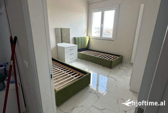 Shtepi me qera Apartament ne Tirane, 2+1, Mobilimi E mobiluar, Pagesa 400  Euro.