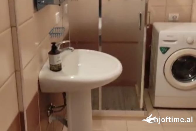 Shtepi me qera Shtepi Private ne Tirane, 2+1, Mobilimi E mobiluar, Pagesa 350  Euro.