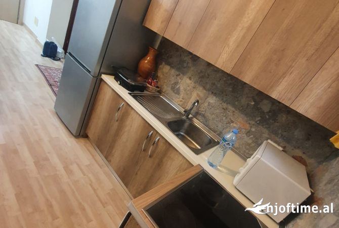 Shtepi me qera Shtepi Private ne Tirane, 1+1, Mobilimi E mobiluar, Pagesa 450  Euro.