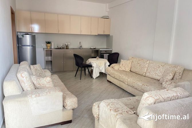 Shtepi me qera 1+1 ne Tirane - 370 Euro