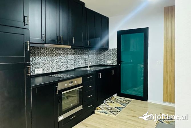 Shtepi me qera Apartament ne Tirane, 1+1, Mobilimi E mobiluar, Pagesa 450  Euro.