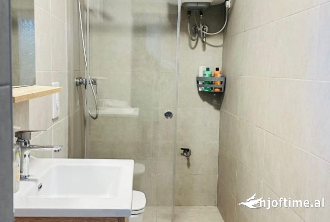 Shtepi me qera Apartament ne Tirane, 1+1, Mobilimi E mobiluar, Pagesa 450  Euro.