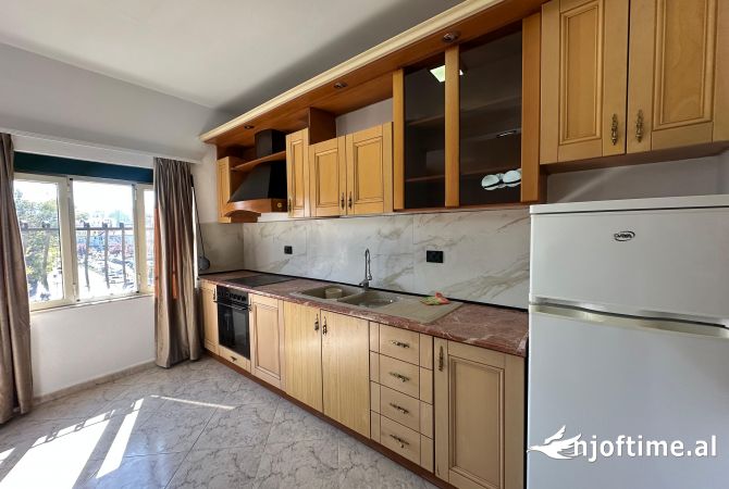 Shtepi me qera Apartament ne Tirane, 2+1, Mobilimi E mobiluar, Pagesa 700  Euro.