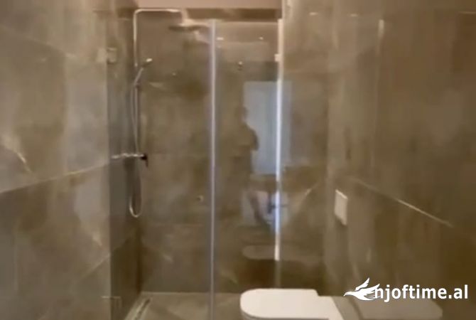 Ambient biznesi me qera 3+1 ne Tirane - 1,200 Euro