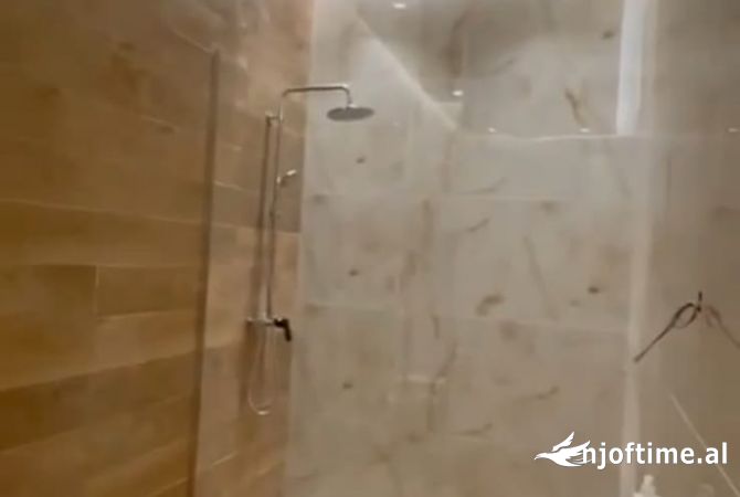 Ambient biznesi me qera 3+1 ne Tirane - 1,200 Euro