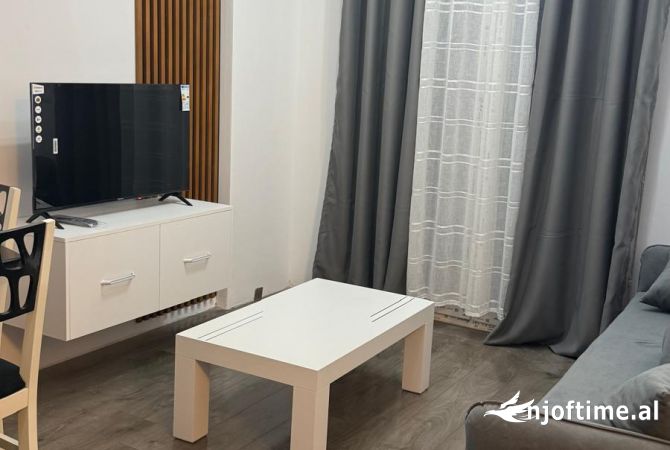 Shtepi me qera Apartament ne Tirane, 1+1, Mobilimi E mobiluar, Pagesa 420  Euro.