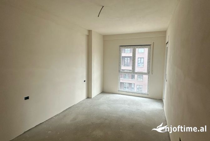 Shtepi ne shitje Apartament ne Tirane, 3+1, Mobilimi Bosh, pa mobiluar, Pagesa 105,451  Euro.