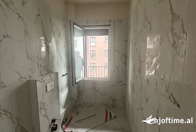 Shtepi ne shitje Apartament ne Tirane, 3+1, Mobilimi Bosh, pa mobiluar, Pagesa 105,451  Euro.