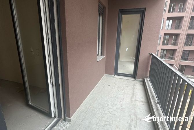 Shtepi ne shitje Apartament ne Tirane, 3+1, Mobilimi Bosh, pa mobiluar, Pagesa 105,451  Euro.