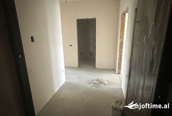 Shtepi ne shitje Apartament ne Tirane, 1+1, Mobilimi Bosh, pa mobiluar, Pagesa 66,631  Euro.