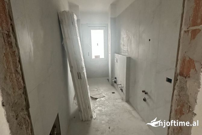Shtepi ne shitje Apartament ne Tirane, 2+1, Mobilimi Bosh, pa mobiluar, Pagesa 96,305  Euro.