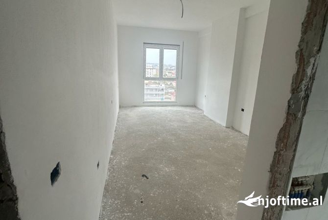 Shtepi ne shitje Apartament ne Tirane, 2+1, Mobilimi Bosh, pa mobiluar, Pagesa 96,305  Euro.