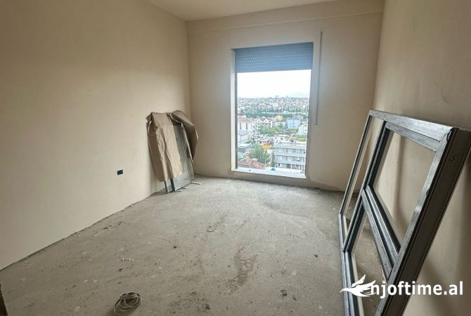 Shtepi ne shitje Apartament ne Tirane, 2+1, Mobilimi Bosh, pa mobiluar, Pagesa 82,943  Euro.