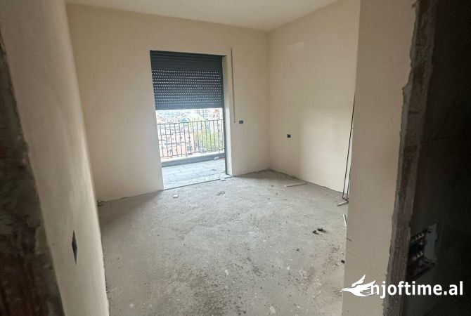 Shtepi ne shitje Apartament ne Tirane, 2+1, Mobilimi Bosh, pa mobiluar, Pagesa 82,943  Euro.