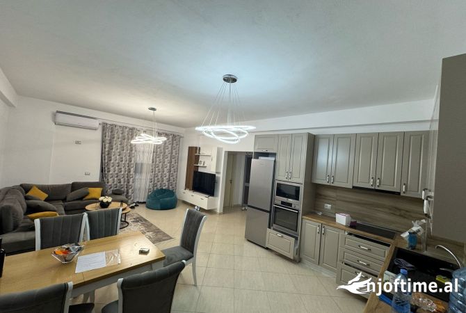 Shtepi me qera 2+1 ne Tirane - 450 Euro