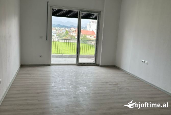 Shtepi ne shitje Apartament ne Tirane, 2+1, Mobilimi Bosh, pa mobiluar, Pagesa 95,710  Euro.