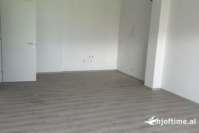 Shtepi ne shitje Apartament ne Tirane, 2+1, Mobilimi Bosh, pa mobiluar, Pagesa 95,710  Euro.