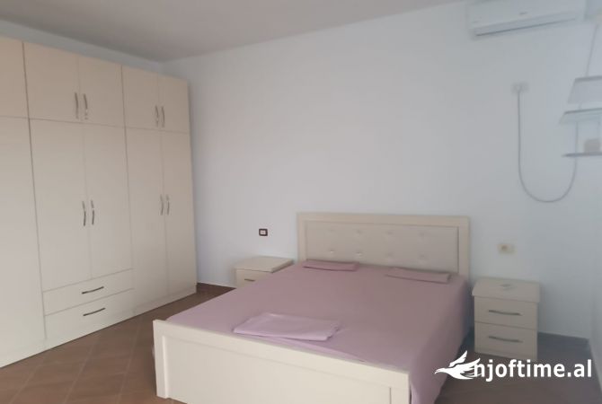 Shtepi me qera Apartament ne Tirane, 3+1, Mobilimi E mobiluar, Pagesa 400  Euro.
