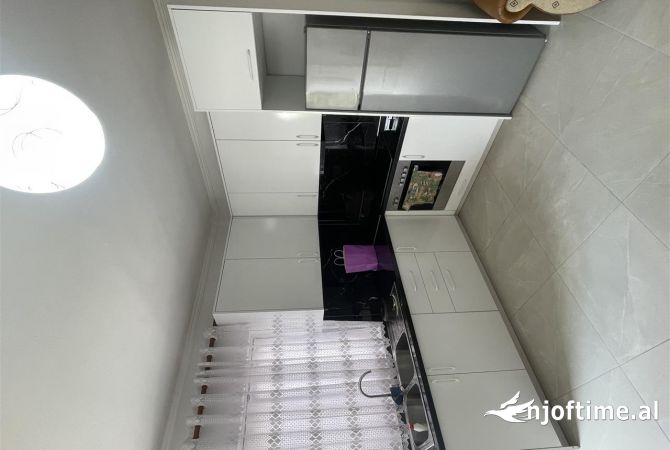 Shtepi me qera Apartament ne Tirane, 1+1, Mobilimi E mobiluar, Pagesa 300  Euro.