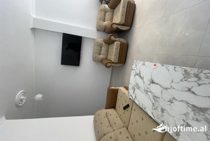 Shtepi me qera Apartament ne Tirane, 1+1, Mobilimi E mobiluar, Pagesa 300  Euro.