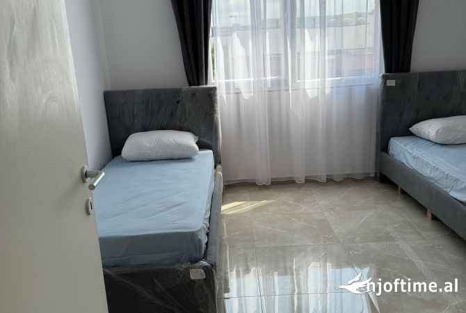 Shtepi me qera Apartament ne Tirane, 2+1, Mobilimi E mobiluar, Pagesa 400  Euro.
