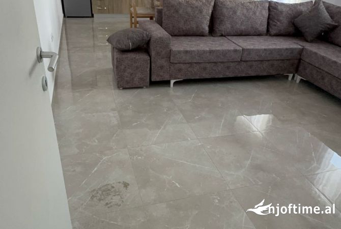 Shtepi me qera 2+1 ne Tirane - 400 Euro
