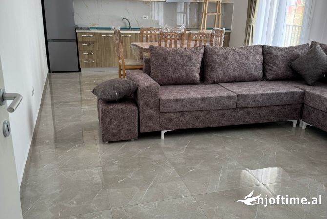 Shtepi me qera 2+1 ne Tirane - 400 Euro