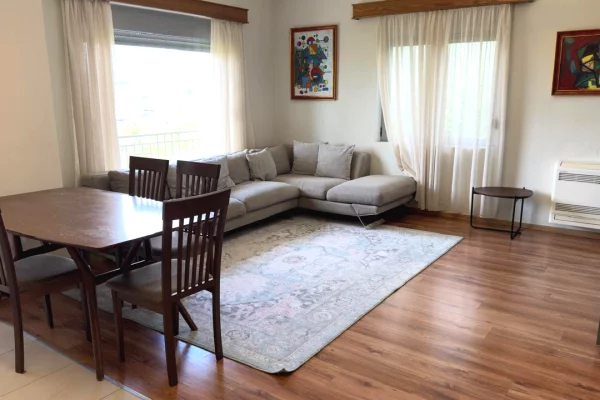 Shtepi me qera Vila Luksoze ne Tirane, 3+1, Mobilimi E mobiluar, Pagesa 900  Euro.