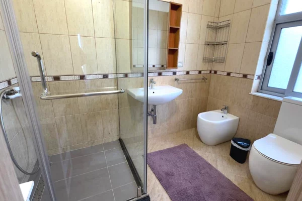 Shtepi me qera 3+1 ne Tirane - 900 Euro
