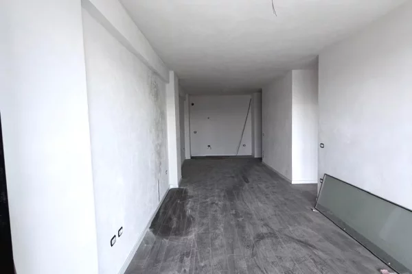 Shtepi ne shitje Apartament ne Tirane, 3+1, Mobilimi Bosh, pa mobiluar, Pagesa 197,920  Euro.