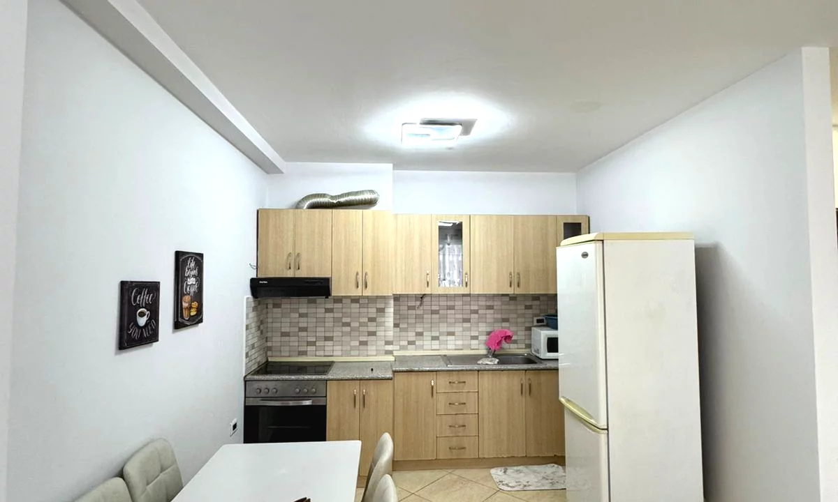 Shtepi me qera Apartament ne Tirane, 1+1, Mobilimi E mobiluar, Pagesa 430  Euro.