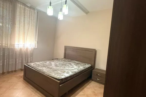 Shtepi me qera Apartament ne Tirane, 2+1, Mobilimi E mobiluar, Pagesa 60,000  Leke.