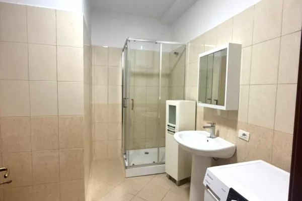 Shtepi me qera 2+1 ne Tirane - 60,000 Leke